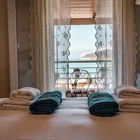 Dom wakacyjny Neptune Sea House - Beachfront *